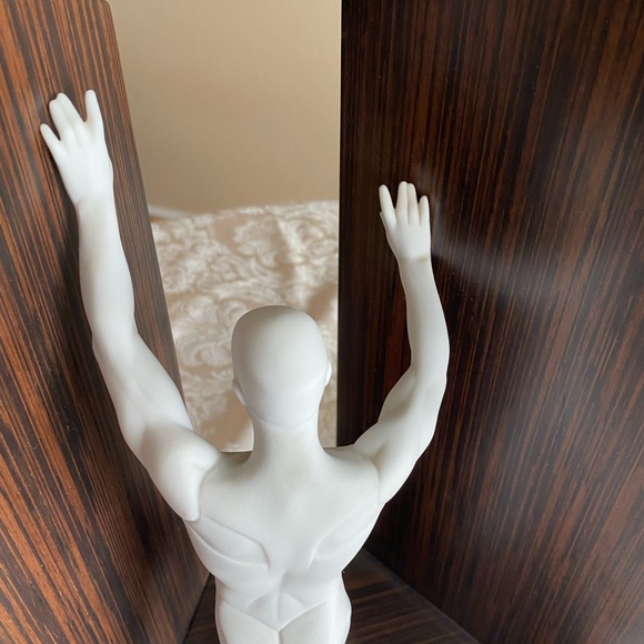 RETIRED 2008 ‘WIDER LLADRO’ PORCELAIN FIGURINE-Item#01011898 - Picture 4 of 15